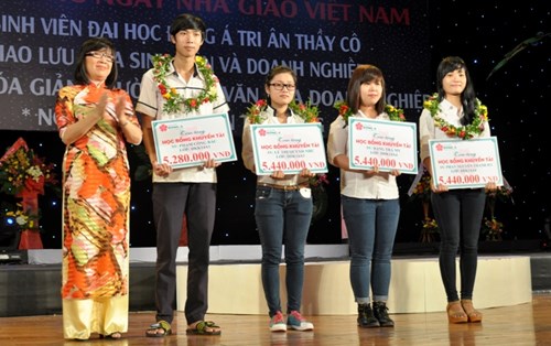 Bạn có biết học bổng “ Hoa Anh Đào” 