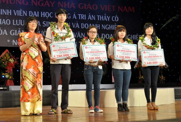 Bạn có biết học bổng “ Hoa Anh Đào” 