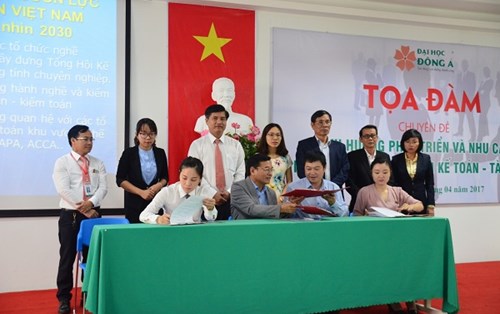 Hơn 70 doanh nghiệp ký hợp tác đào tạo, tuyển dụng với ĐH Đông Á Đà Nẵng
