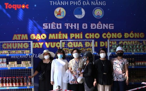 Hiệu trưởng Đại học Đông Á Đà Nẵng đồng hành cùng chương trình ý nghĩa "Siêu thị 0 đồng" tại Đà Nẵng