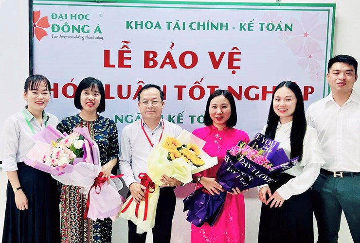 Lễ bảo vệ Khóa luận tốt nghiệp của sinh viên Khóa 20