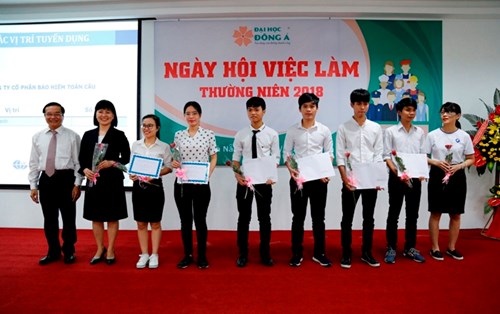 2.372 vị trí việc làm cho SV ĐH Đông Á ngay trước Lễ Tốt nghiệp