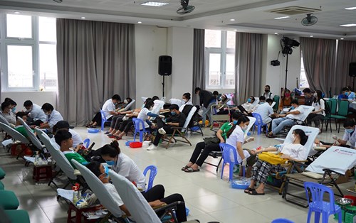 Sinh viên Đại học Đông Á chia sẻ hơn 400 đơn vị máu