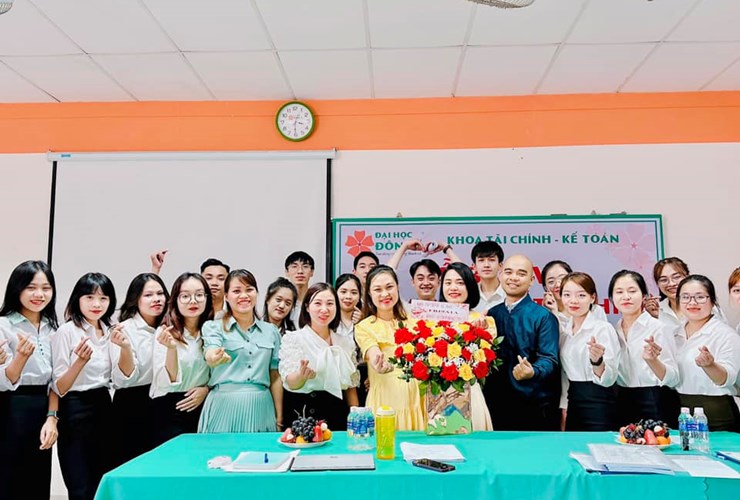 Lễ bảo vệ Khóa luận tốt nghiệp của sinh viên ngành Tài chính Ngân hàng