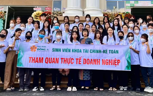 Tham quan trải nghiệm thực tế tại Công ty Dịch vụ Mobifone khu vực 3 của sinh viên ngành Kế toán