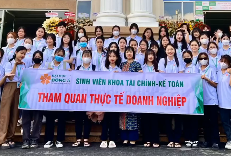 Tham quan trải nghiệm thực tế tại Công ty Dịch vụ Mobifone khu vực 3 của sinh viên ngành Kế toán