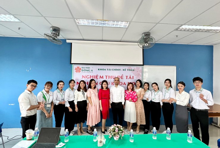 Nghiệm thu đề tài Nghiên cứu khoa học sinh viên Ngành Tài chính ngân hàng