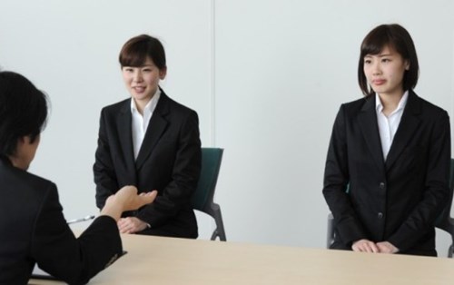 Khi phỏng vấn những ngôn ngữ cơ thể nên có