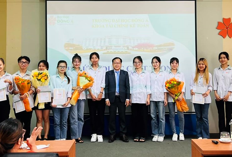 Lễ trao giải cuộc thi Ứng dụng Công nghệ thông tin trong Kế toán