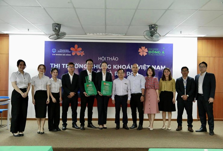 Hội thảo “Thị trường chứng khoán Việt Nam - Cơ hội và rủi ro” 